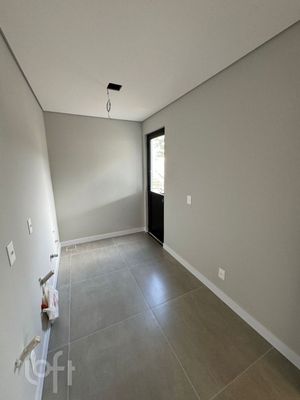 Image 26 - 555151