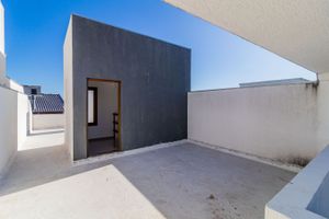 Image 19 - 555257
