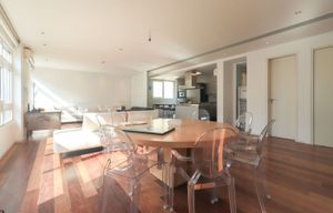 Image 13 - 555688