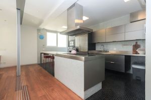 Image 7 - 555688