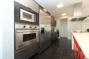 Image 9 - 555688