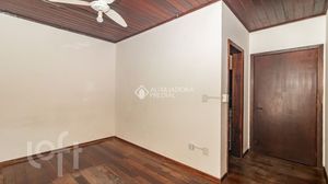 Image 34 - 555704