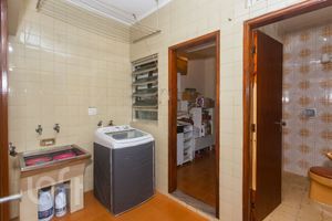 Image 36 - 556031