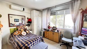 Image 11 - 556212