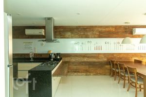 Image 29 - 556711