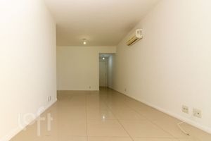 Image 1 - 556711