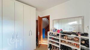 Image 19 - 556751