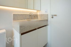 Image 17 - 556787
