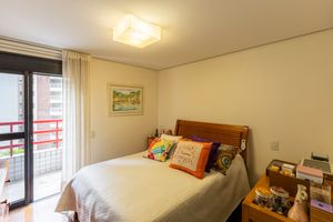 Image 19 - 557078