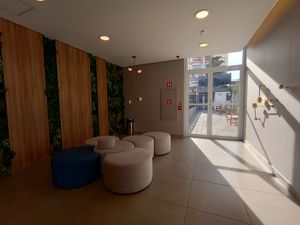Image 8 - 557146