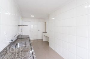 Image 8 - 557367
