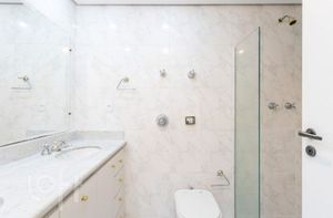 Image 19 - 557367