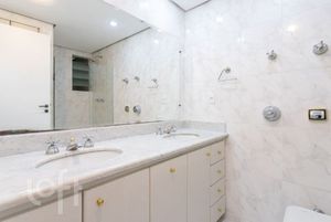 Image 17 - 557367