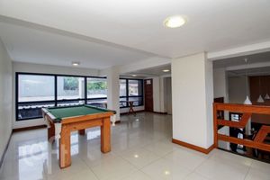 Image 32 - 557577