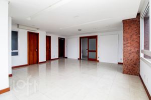 Image 6 - 557577