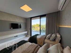 Image 28 - 558582