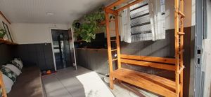 Image 12 - 558600