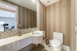Image 15 - 558993