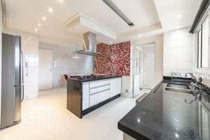Image 18 - 558993