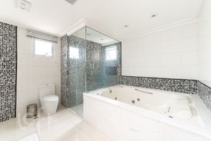 Image 34 - 558993