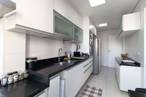 Image 22 - 560618