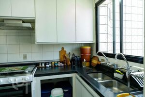 Image 9 - 561880