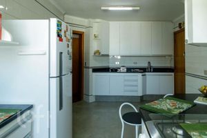 Image 10 - 561880