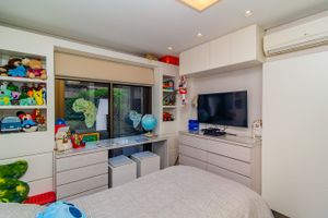 Image 19 - 562290