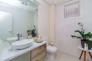 Image 19 - 562309