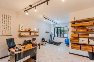 Image 17 - 562417
