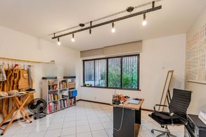 Image 19 - 562417