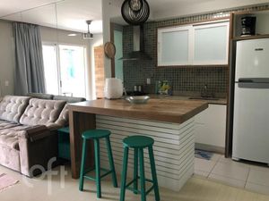 Image 10 - 562637