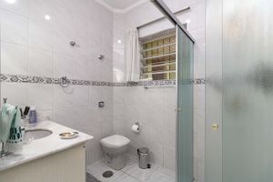 Image 10 - 563715