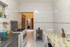 Image 9 - 563715
