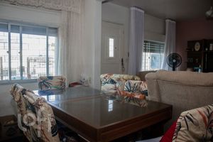 Image 9 - 565425
