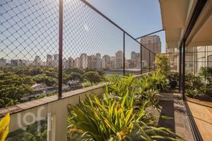 Image 12 - 565945
