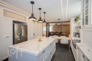 Image 19 - 565945