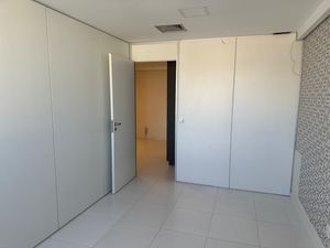 Image 10 - 567392