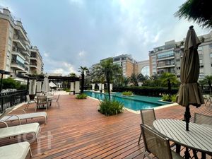 Image 18 - 571677