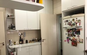 Image 10 - 571895