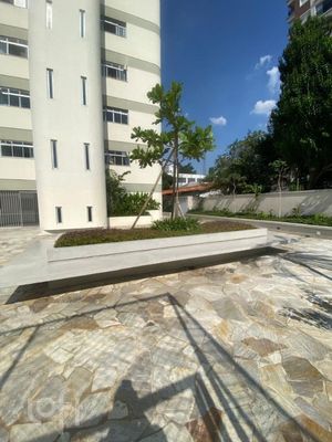 Image 10 - 572352