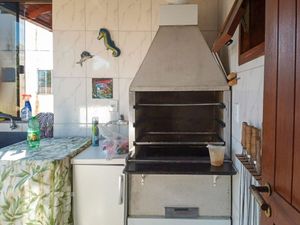 Image 4 - 573476