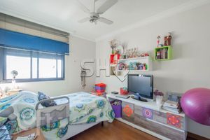 Image 11 - 573931