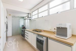 Image 30 - 575412