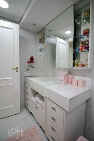 Image 19 - 576781