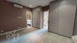 Image 38 - 577923