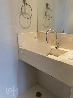 Image 19 - 578384