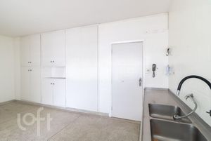 Image 10 - 579591