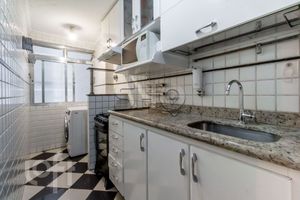 Image 10 - 579671
