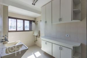 Image 30 - 581691